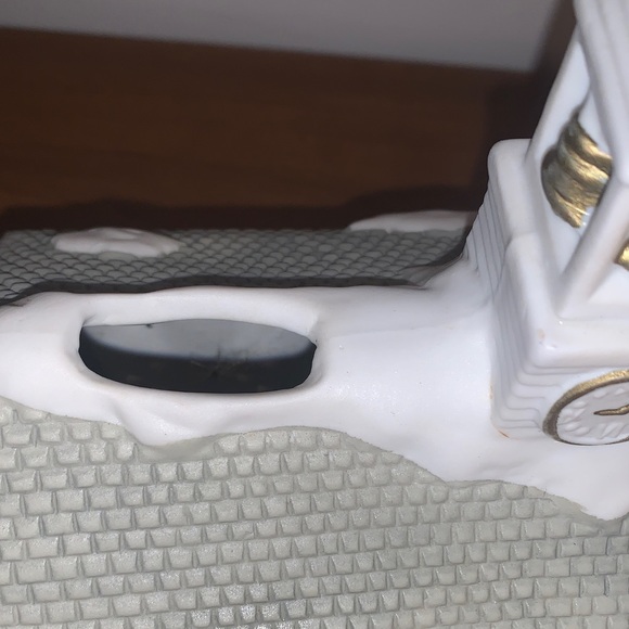 PartyLite Festive Church with Red Door and Green Accents - Picture 6 of 11